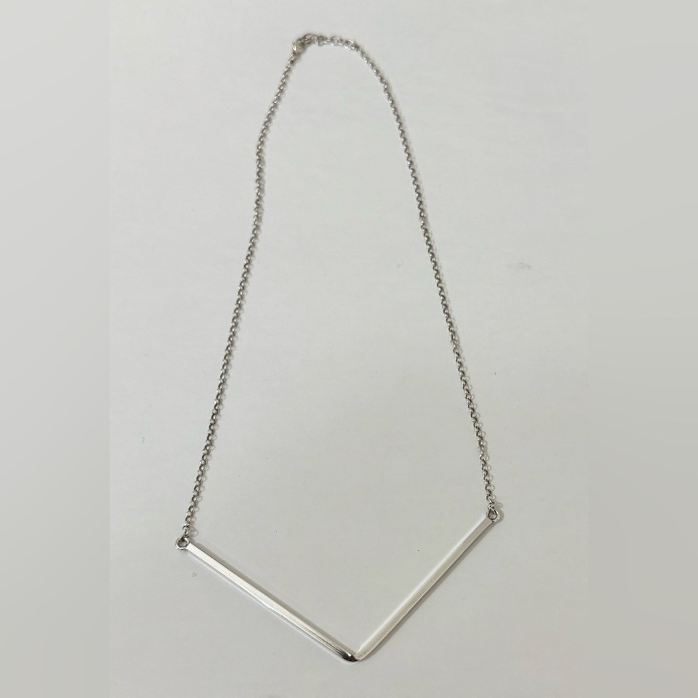Chic Silver V-Bar Necklace